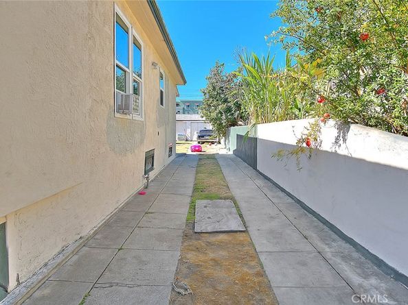 6915 Bonsallo, Lake Los Angeles CA 90044
