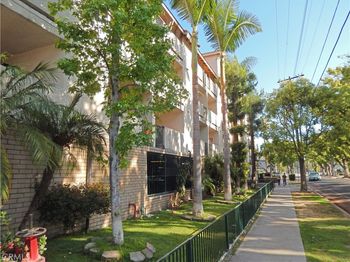 1327 N Ross