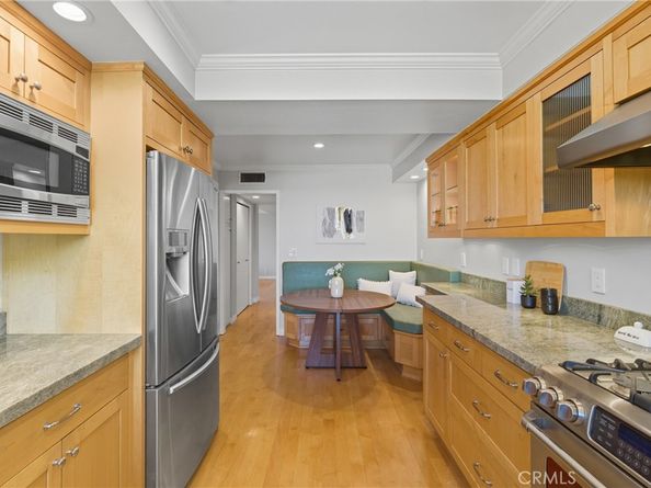 14106 Dickens 302, Sherman Oaks CA 91423