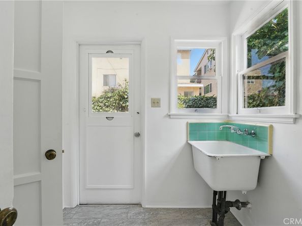 1327 S Burnside, Los Angeles CA 90019