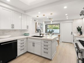 10 White Water Drive, Corona Del Mar CA 92625