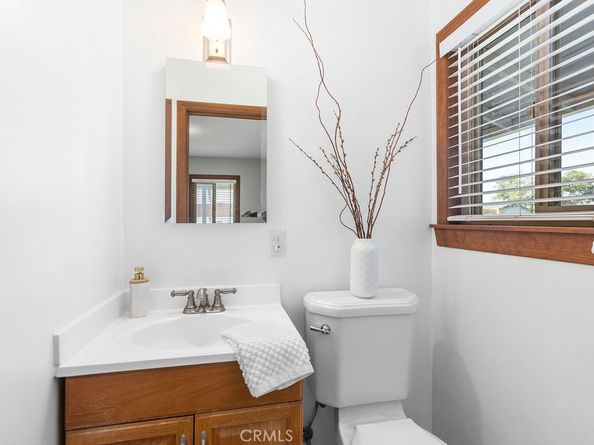 995 Post Road, Costa Mesa CA 92626