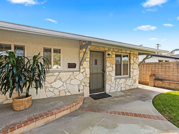 995 Post Road, Costa Mesa CA 92626