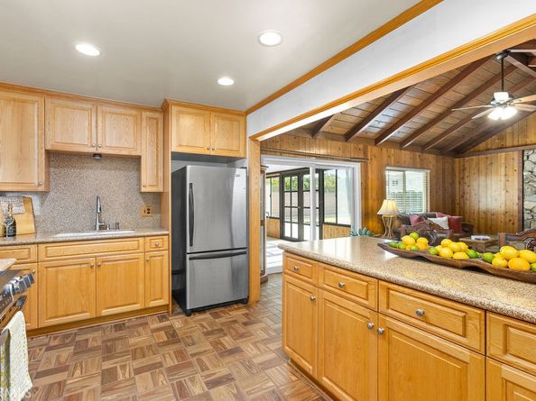 995 Post Road, Costa Mesa CA 92626