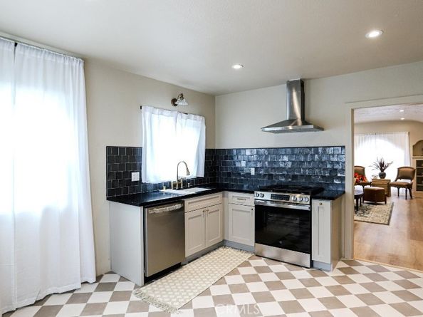 6764 Lemon, Long Beach CA 90805