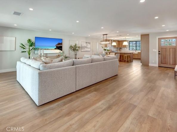 270 Albert Place, Costa Mesa CA 92627