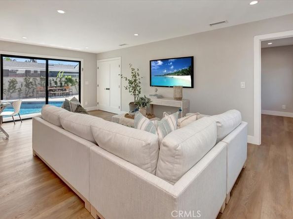 270 Albert Place, Costa Mesa CA 92627