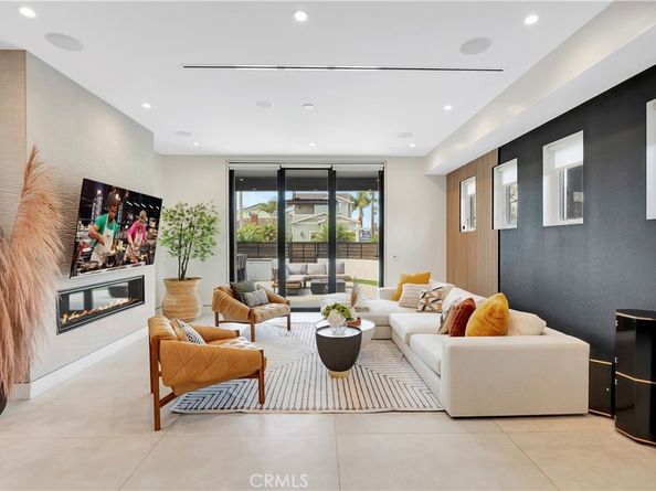620 Huntington Street, Huntington Beach CA 92648