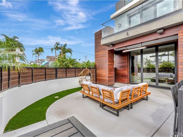 620 Huntington Street, Huntington Beach CA 92648