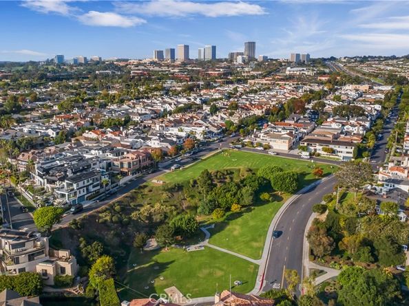 2578 Bungalow Place, Corona Del Mar CA 92625