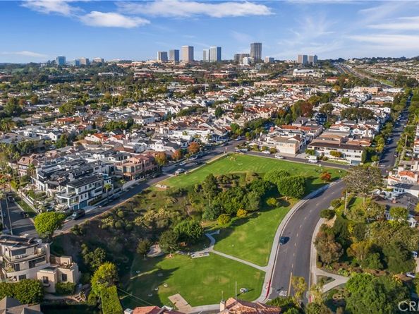 2578 Bungalow Place, Corona Del Mar CA 92625