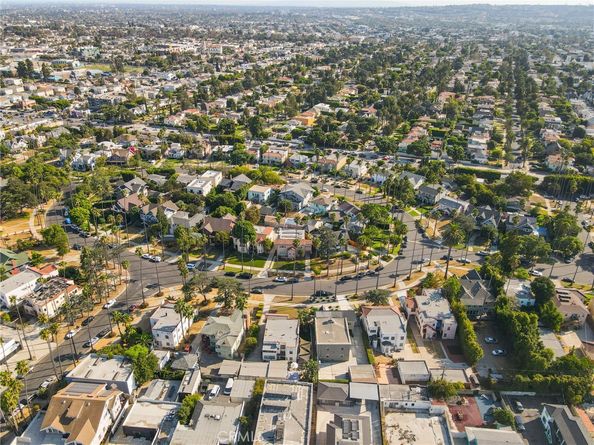 4440 Victoria Park, Los Angeles CA 90019