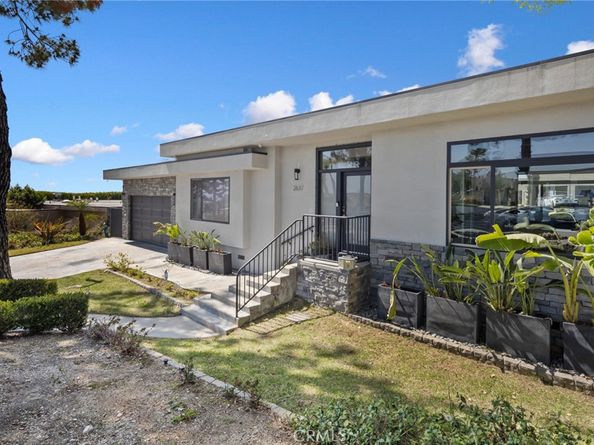 2637 N Mountain Avenue, Claremont CA 91711