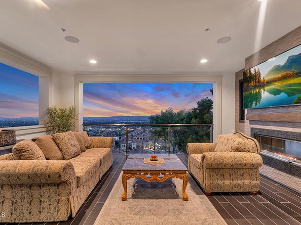 11735 N Manchester Way, Porter Ranch CA 91326