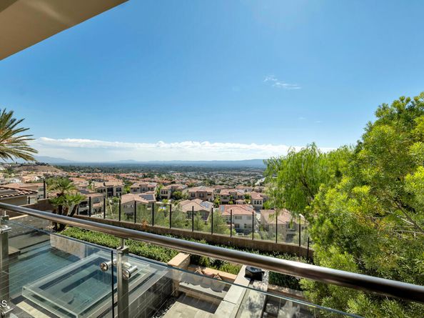11735 N Manchester Way, Porter Ranch CA 91326