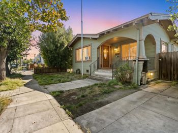 715 Mariposa Avenue