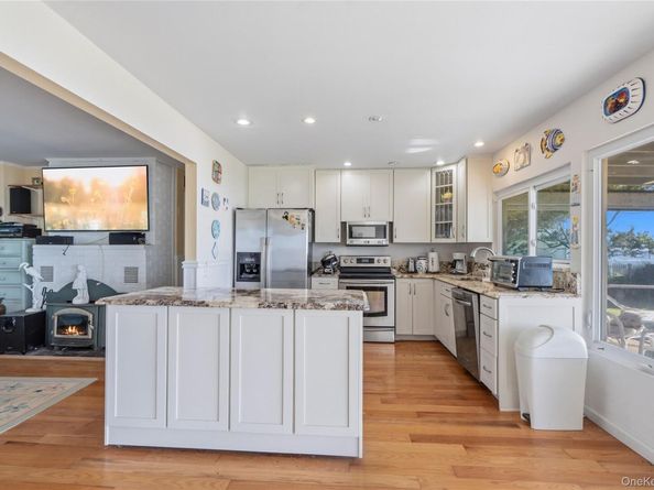 62 Grandview Drive, Shirley NY 11967