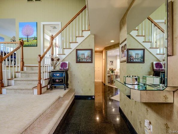 6 Geoffrey Lane, Hewlett NY 11557