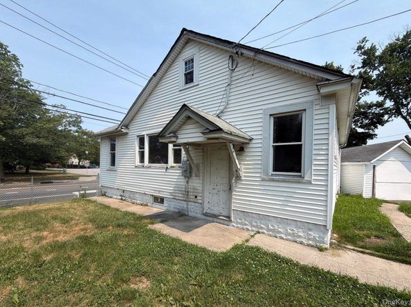 583 Straight Path, West Babylon NY 11704