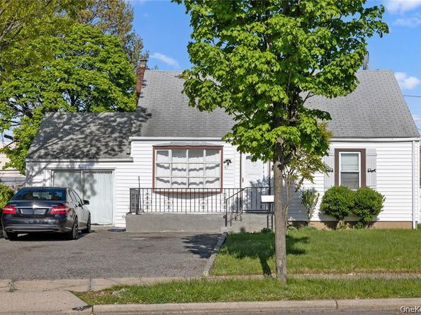47 Cardinal Road, Levittown NY 11756