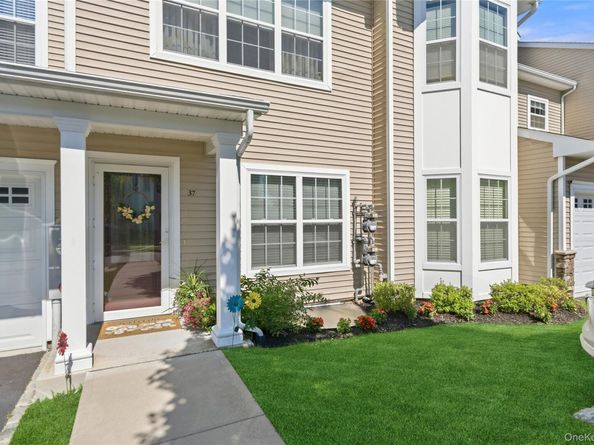 37 Halley Drive 17, Blue Point NY 11772