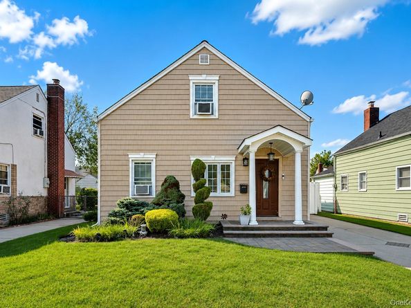 22 Shine Place, Valley Stream NY 11581