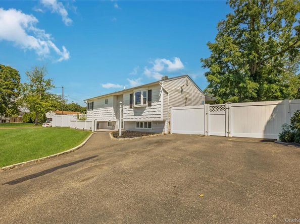 2401 Wave Avenue, Medford NY 11763