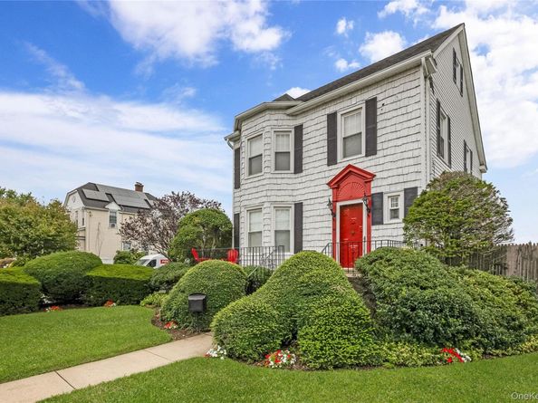 94 Fallwood Parkway, Farmingdale NY 11735