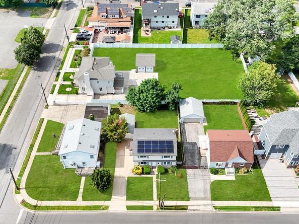 15 Farm Lane, Hicksville NY 11801