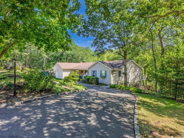 18 Beaver Lane W, Westhampton NY 11977