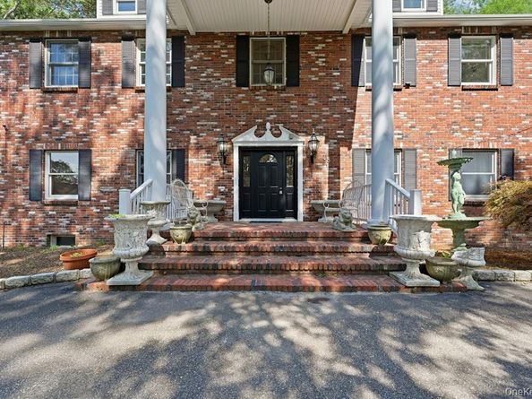 48 Private Road, Calverton NY 11933