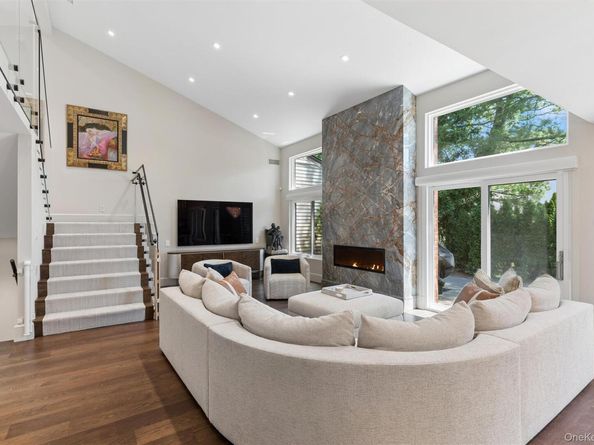 227 Ibis Court, Manhasset NY 11030