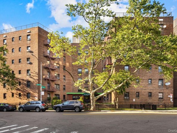 139-05 85 Drive 6E, Briarwood NY 11435