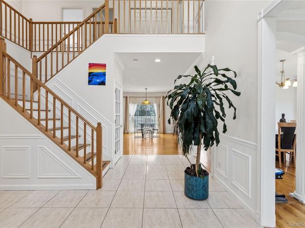 225 Barton Avenue, Melville NY 11747