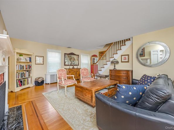215 Melville Road, Farmingdale NY 11735