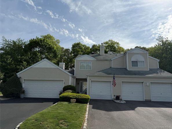 251 Barn Swallow Court, Manorville NY 11949