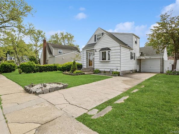 8 Cedarlawn Boulevard, Valley Stream NY 11580