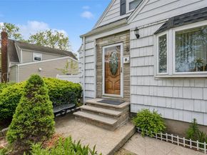 8 Cedarlawn Boulevard, Valley Stream NY 11580