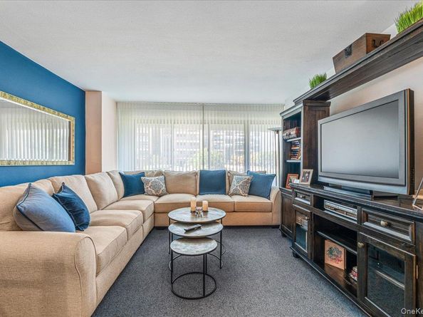 18-15 215 Street 1G, Bayside NY 11360
