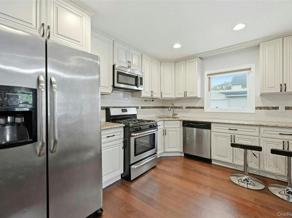609 Montauk Highway, Oakdale NY 11769