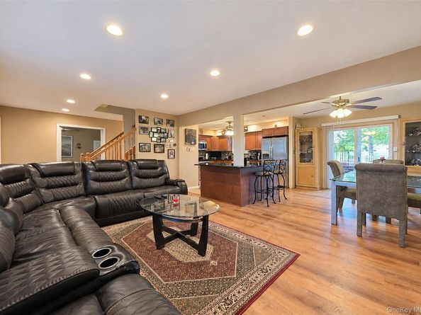 10 Maria Court, Holbrook NY 11741