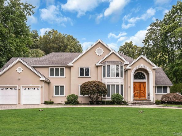 25 Oriole Way, Dix Hills NY 11746