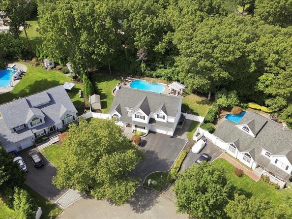5 Aspatuck Court, Commack NY 11725