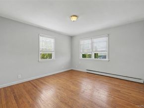 465 Washington Place, Mineola NY 11501