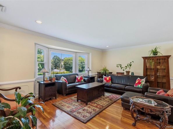 128 Atkinson Road, Rockville Centre NY 11570