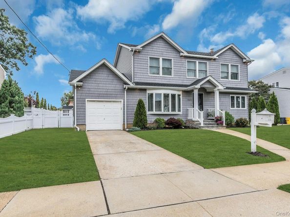 9 Pompano Lane, Massapequa Park NY 11762