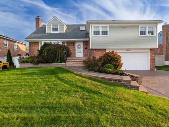 1500 Eric Lane, East Meadow NY 11554