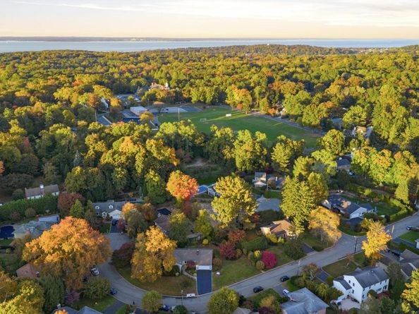 20 Fox Ridge Lane, Locust Valley NY 11560