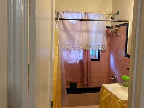 1476 Arnow Avenue, Bronx NY 10469