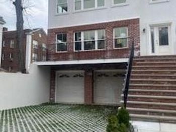 320 E 4th Street